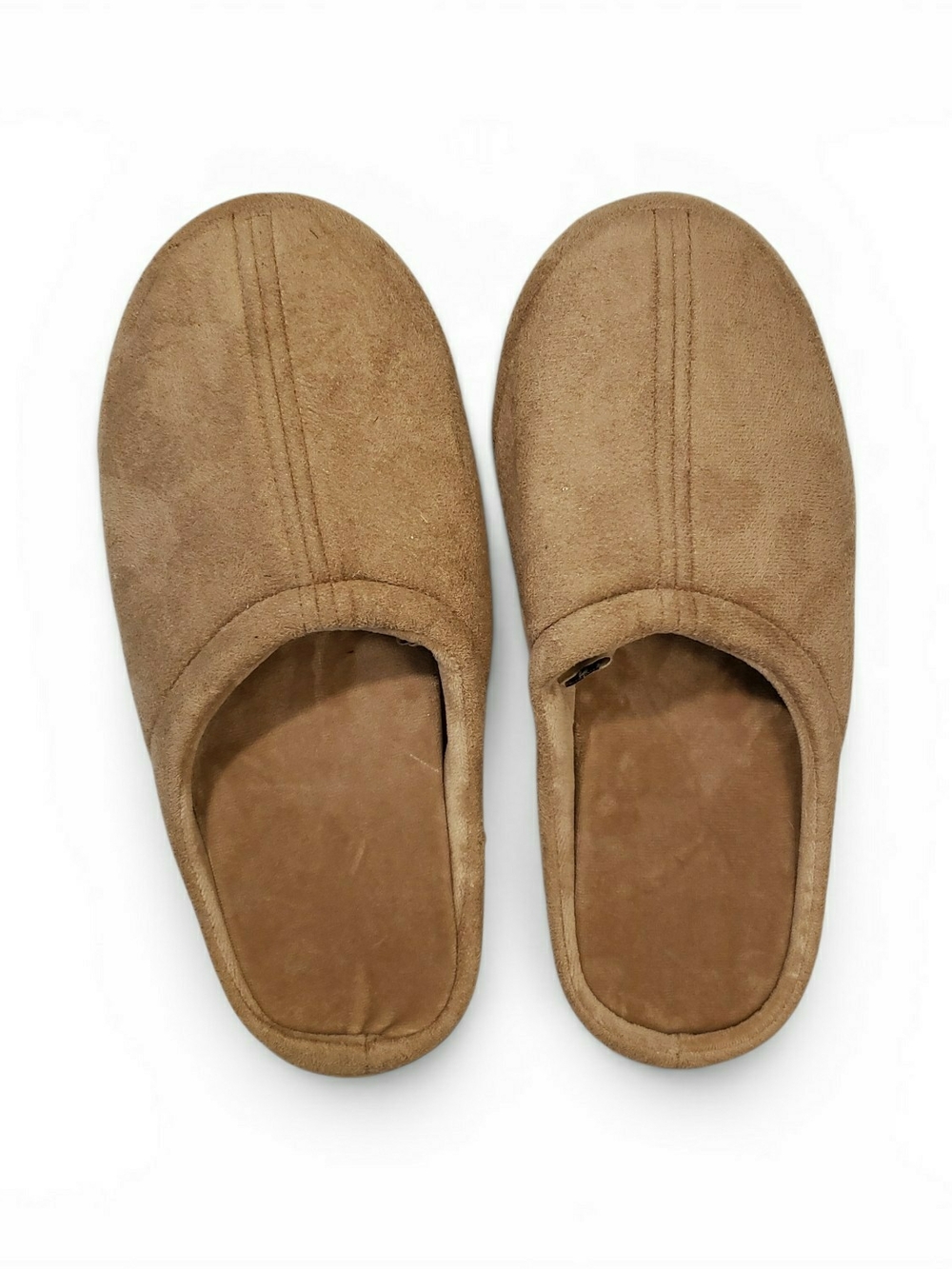 Camel med walkfit platinum memory foam slippers feature a classic slip-on clog.